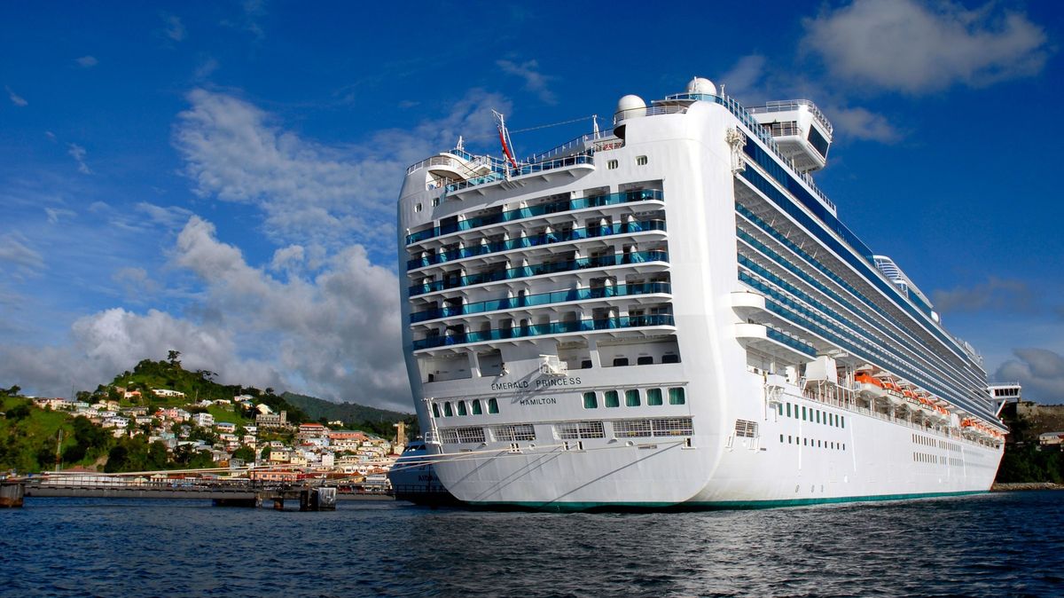 Zvažujete práci na obří výletní lodi? Osm měsíců v kuse bez dne volna je standard